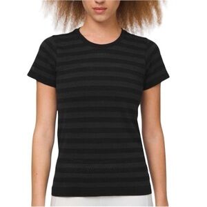Lululemon Breeze By Short Sleeve in Black/Deep Coal
